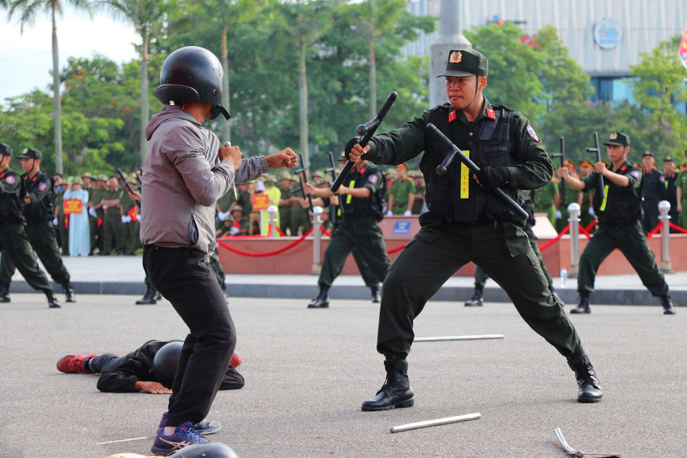 Các thế đánh với gậy Tonfa cac-the-danh-voi-tonfa