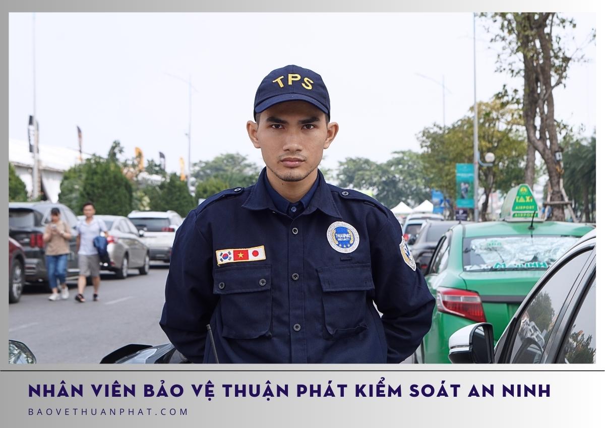 nhan vien bao ve thuan phat kiem soat an ninh tai muc tieu